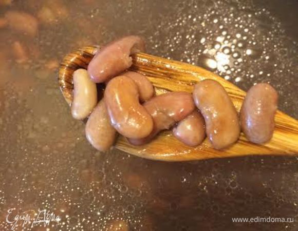 Молодая фасоль варится быстро, у меня на это ушло 40 минут.