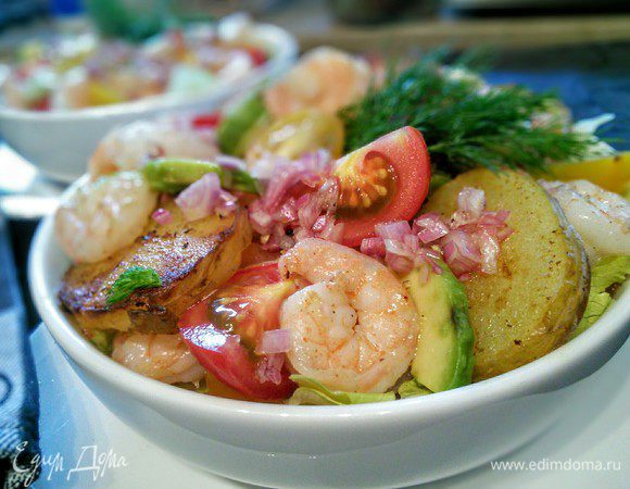 У меня дома (кроме меня) есть еще один любитель картошки. Вот по его просьбе я отварила в мундире и обжарила на сливочном масле картофель для этого салата. Это было так вкусно, что я решила включить картошку в основные ингредиенты. А вы решайте сами:) 