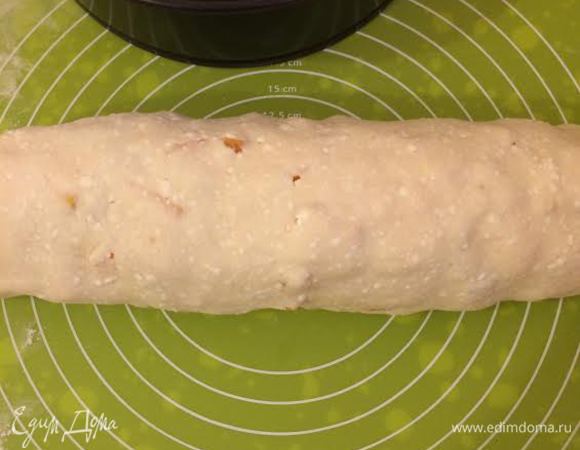 Аккуратно свернуть в рулет.