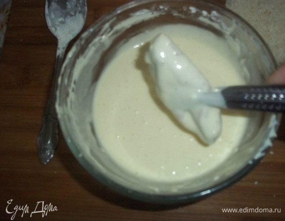 Крылья обмакиваем в кляр.