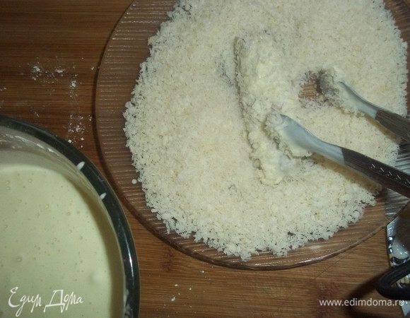 Можно также обвалять их еще в панировочных сухарях.