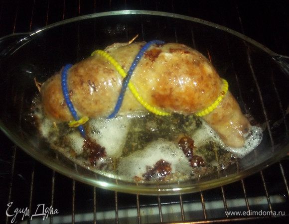 Запекаем в духовке при температуре 180°С примерно 25 — 30 минут.