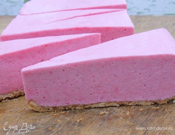 Готовый охлажденный тарт подавать к столу.
P.S.: Если самбука больше, чем бортики песочной основы, то можно его разлить по бокалам. Тоже будет вкусно. :)
Кстати, основу можно сделать и без бортиков.