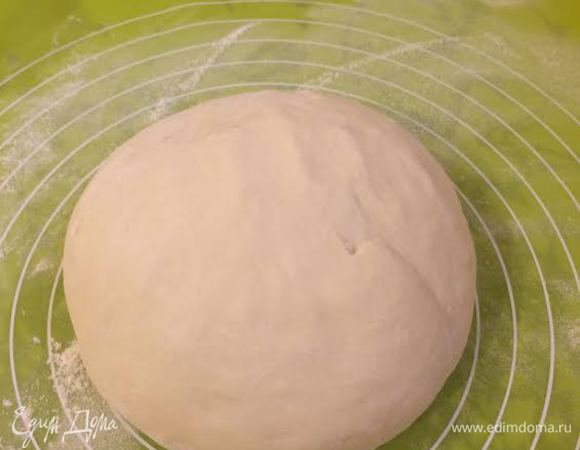 Духовку нагреть до 180°С. Тесто разделить на 3 части.