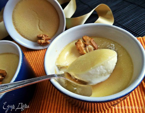 Из белков готовим нежнейшую панна котту по этому рецепту: http://www.edimdoma.ru/retsepty/81026-medovaya-panna-kotta