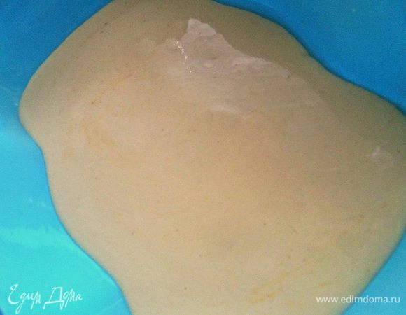 Выливаем в форму для заморозки опять (!) через сито. Ставим в морозилку.