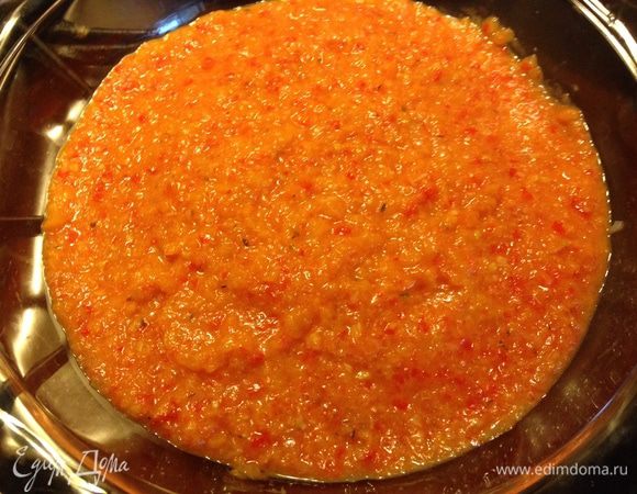 Для более однородной структуры соуса (как в оригинале) я взбила соус  блендером.