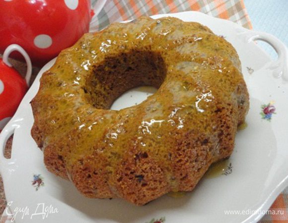 Остывший кекс можно посыпать сахарной пудрой или полить цитрусовой помадкой от Нины Головко. Этой помадкой я активно пользуюсь уже несколько лет. Правда, на этот раз я ее готовила без сливочного масла. Для апельсиновой помадки:
 100 г апельсинового сока (это cок одного апельсина и если меньше 100 г, добавить воды);
 50 г сахара;
 50 г сливочного масла;
 1 полная ч. л. картофельного или кукурузного крахмала.
