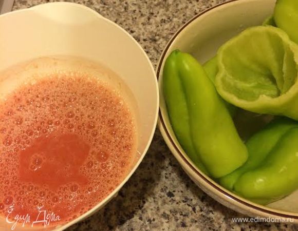 Помидоры очистить и взбить в блендере.