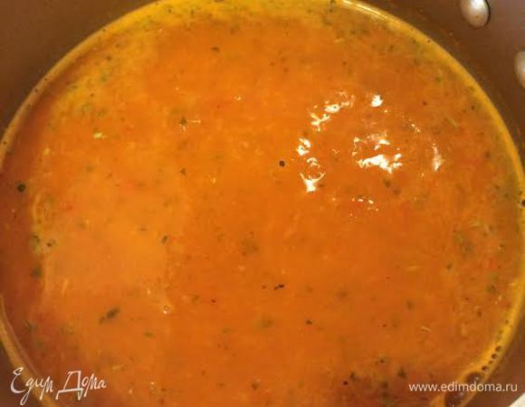 Взбить суп блендером. Добавить вареный булгур, орегано, соль и перец, дать покипеть 1 минуту и снять с огня. 