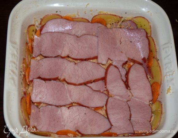 Выложить сверху остальную ветчину.