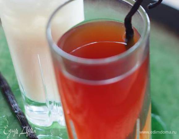 Для приготовления коктейля влить в шейкер 3 части рома, 1 часть сока лайма и несколько капель ванильного сиропа, добавить большое количество льда, взболтать и пропустить через стрейнер.