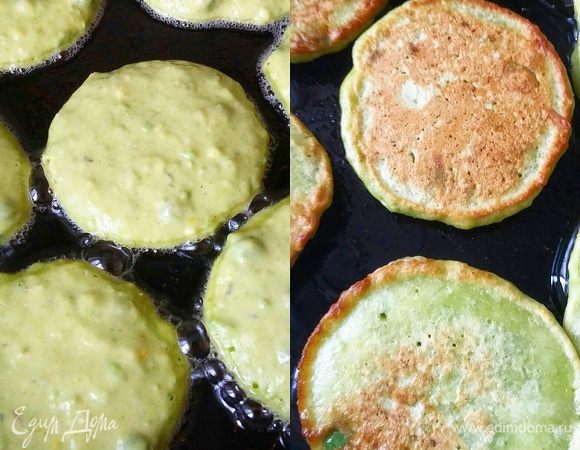 Обжарить оладьи на масле с обеих сторон.