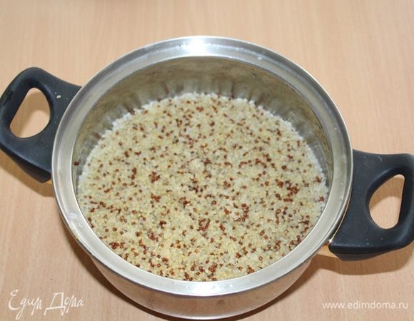 Киноа сварить согласно инструкции.