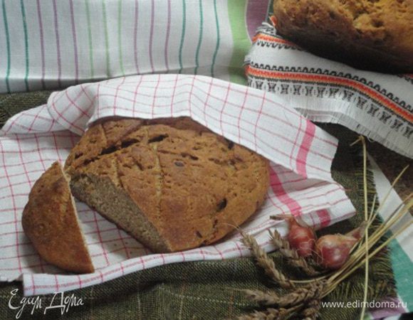 Одна булка у меня сильно потрескалась сверху, но мне даже нравится такой хлеб. Вот такой получился хлебушек для любителей ржаной выпечки.