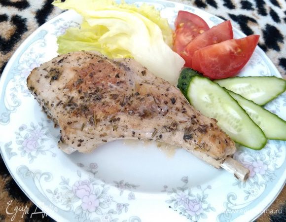 Даем мясу отдохнуть минут 10 при закрытой крышке мультиварки. Подаем со свежими овощами или любимым гарниром.
Приятного аппетита!