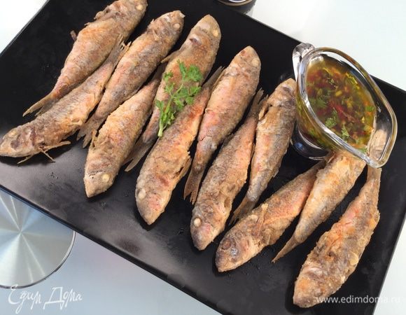 Подавайте жаренную барабульку с ароматным маслом.
Приятного аппетита!