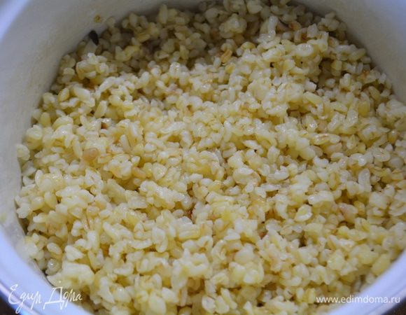 Готовый булгур выглядит вот так. Вода вся впиталась в крупу.