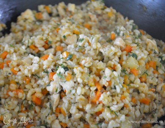 К овощам добавить булгур, тщательно перемешать и дать пропитаться буквально 10 минут. И можно подавать.
Приятного аппетита!