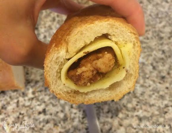 Рулет вложить в багет.