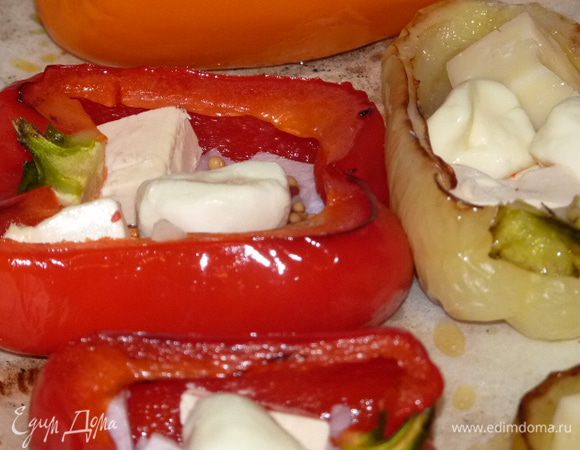 Добавить в каждую шарики моцареллы и отправить в духовку на 5 минут. 