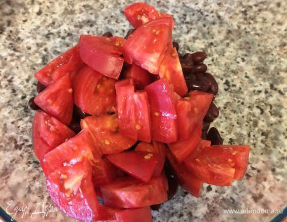 Добавить помидоры.