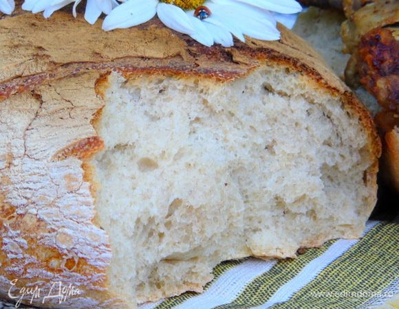 Отрываем кусок и наслаждаемся свежим, ароматным, домашним хлебушком. Приятного аппетита!