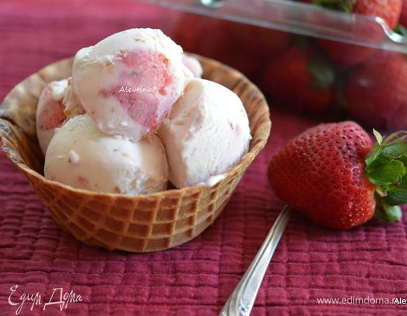 Подаем семифредо, посыпав подсушенным кунжутным семенем. Приятного аппетита!