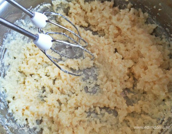 Рисовую кашу вначале отдельно взбить.
