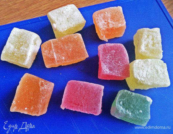 Далее берем цветной мармелад.