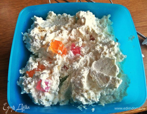 Переложить в коробку для заморозки, накрыть и убрать в морозилку.