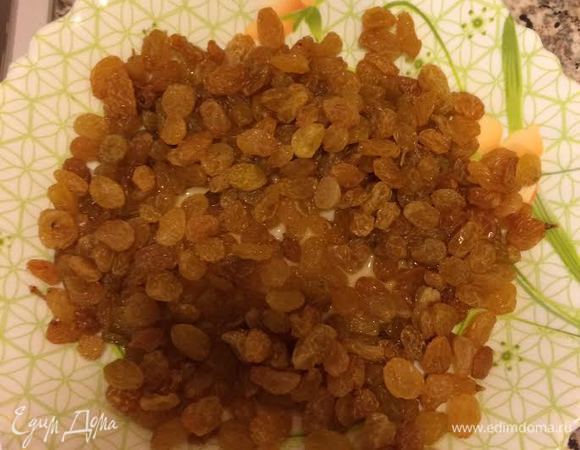 Начинка: изюм промыть, замочить в коньяке.