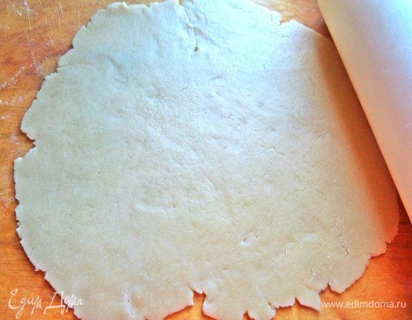 Пласт тонко раскатать.