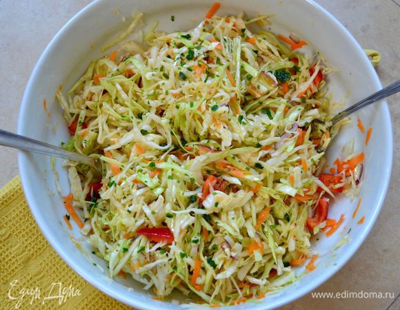 Все перемешать... и можно сразу же подавать салат на стол! А можно дать немного постоять и пропитаться маринадом.