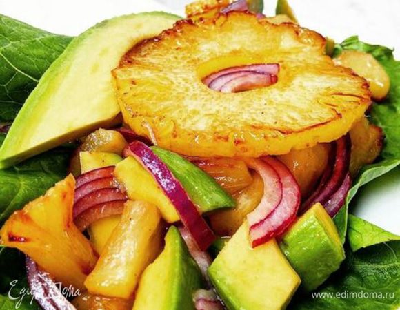 Лук нарезать полукольцами.

