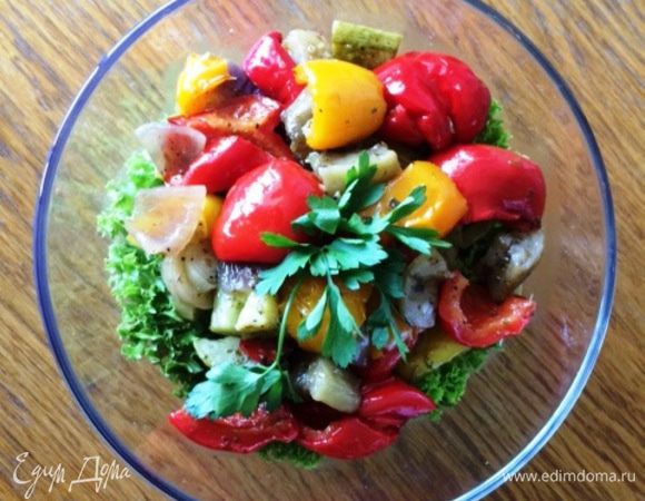 Подаем как гарнир в теплом виде или просто как самостоятельное блюдо.
Если остались овощи, можно измельчить при помощи блендера и получим вкусную икру. 

Приятного аппетита!