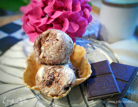 Не пожалела, что добавила немного орехов в мороженое. 