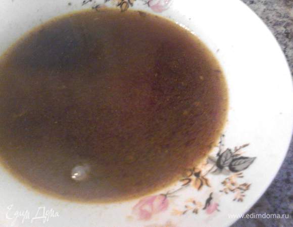 Вот такая смесь получается. Ей мы заливаем нашу курицу.