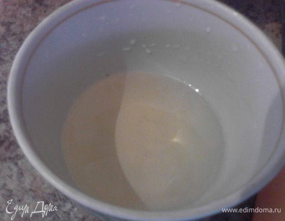 На сковороде накалить масло.