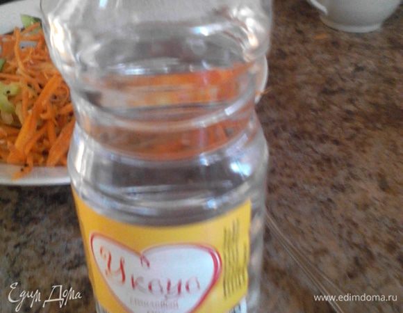 В овощи добавить уксус. 