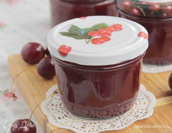Готовый конфитюр сразу же вылить в стерилизованные банки, закрыть крышками. Перевернуть банки вниз горлышком и укутать до полного остывания.
Хранить в сухом и прохладном месте.
