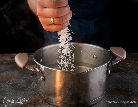 Рис отварить согласно инструкции на упаковке.