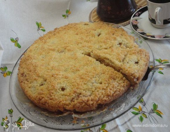 Готовому кексу дать остыть и приступать к чаепитию, наслаждаясь эти необычным сочетанием нежности и хрусткости.