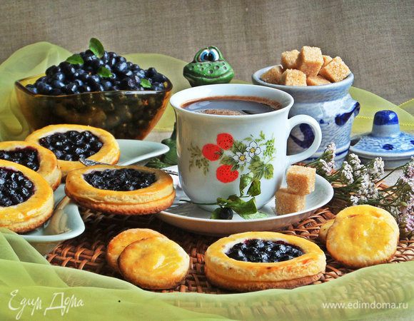 Из остального теста я испекла тарт,но уже с другой ягодой!