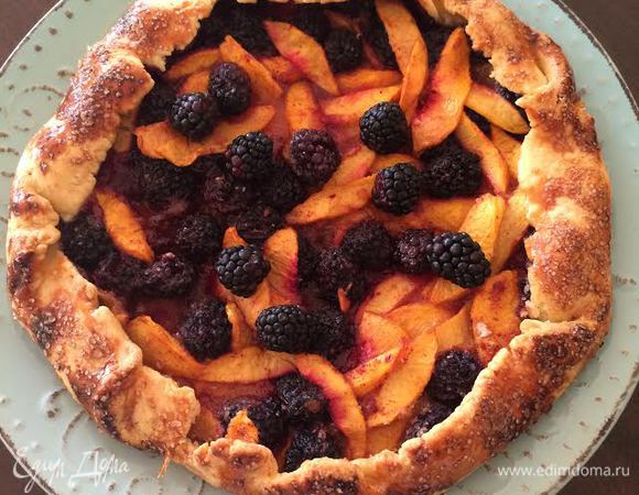 Выпекать 35 — 45 минут, когда начинка начнет пениться, а бока станут румяными, галета готова.