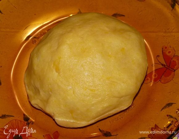 Завернуть тесто в пленку и положить в холодильник на 30 минут.