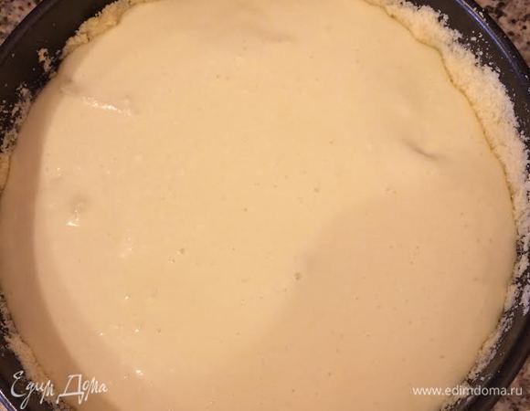 Залить творожной начинкой.