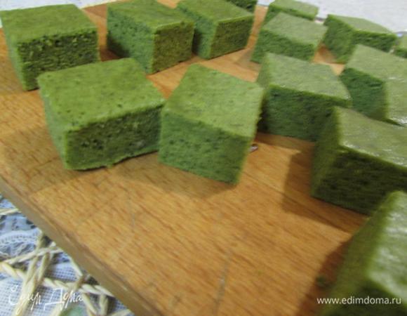 И нарезать на равные кусочки со стороной 3 см. Но мне нравятся птифуры еще меньше размером!