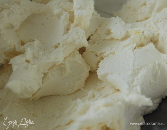 До получения кремообразной массы.