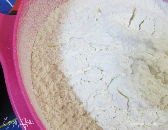 Просеять муку.